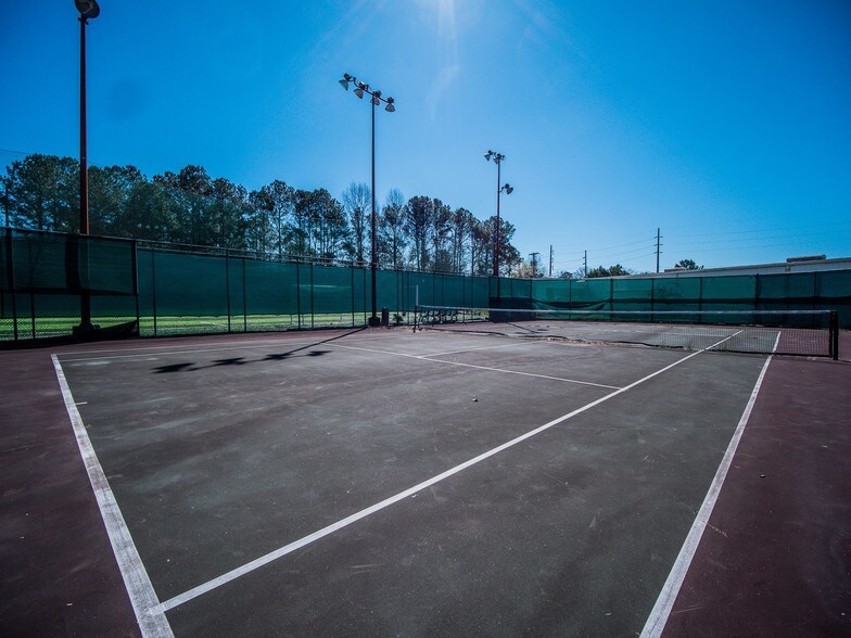 More Photos Of 754 Beaver Ruin Rd NW, Lilburn Freestanding For Lease