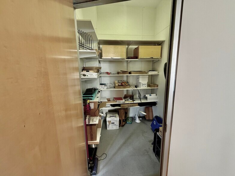 More Photos Of 12 Havemeyer Pl, Greenwich Office For Lease