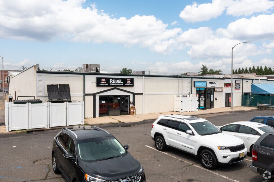 More Photos Of 3056-3068 Hempstead Tpke, Levittown General Retail For Lease