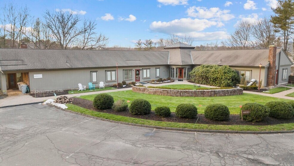 More Photos Of 1-3 Mill Pond Ln, Simsbury Loft Creative Space For Lease