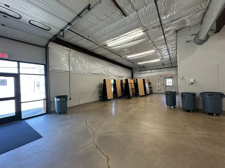 More Photos Of 166 Riverside Industrial Pky, Portland Shelter For Lease