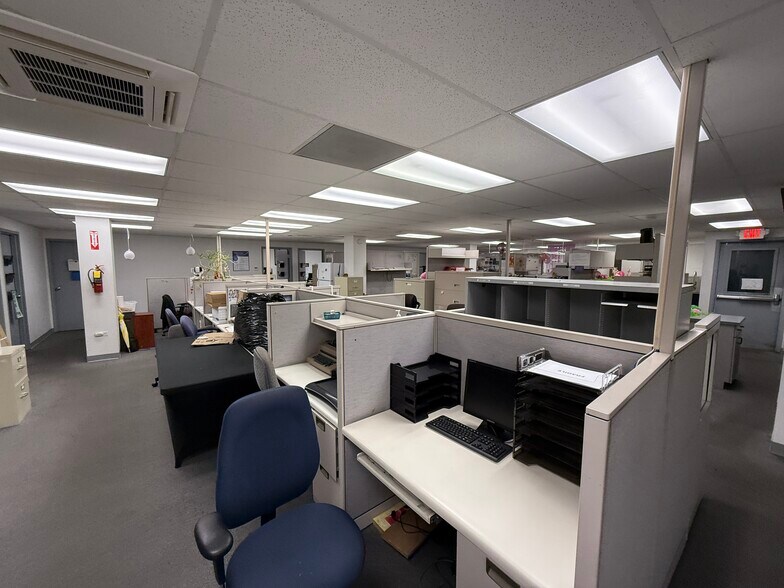 More Photos Of 2840 Mokumoa St, Honolulu Warehouse For Lease