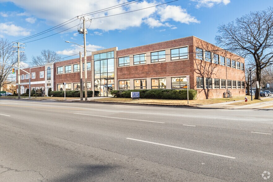 More Photos Of 370 Old Country Rd, Garden City Office For Sale