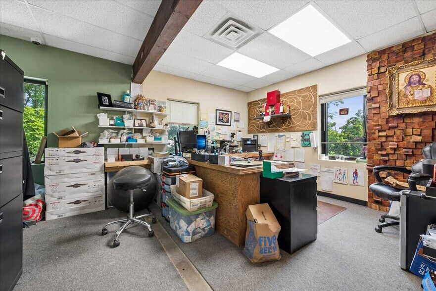 More Photos Of 144 12th St, Piscataway Light Distribution For Lease