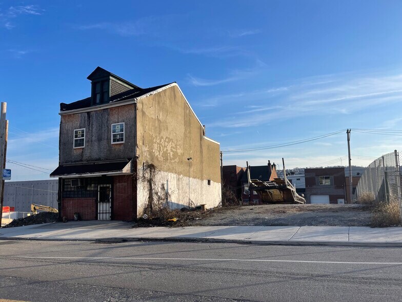 More Photos Of 2134 5th Ave, Pittsburgh Land For Sale