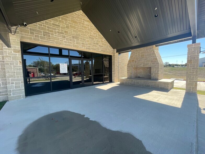 More Photos Of 2220 Sam Rayburn Hwy, Melissa Medical For Lease