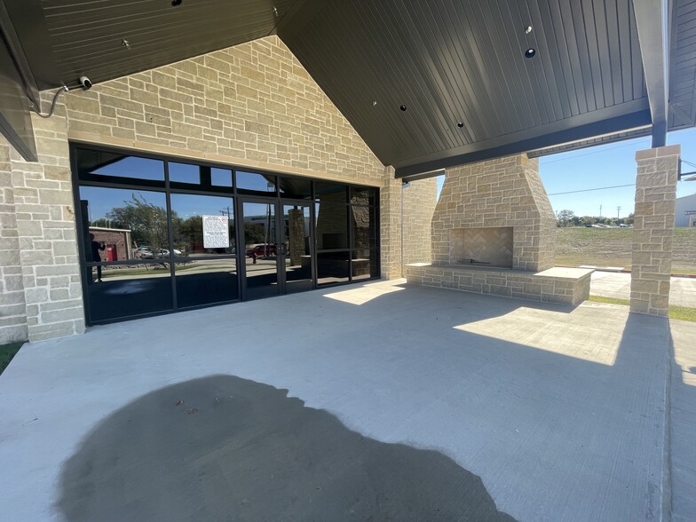 More Photos Of 2220 Sam Rayburn Hwy, Melissa Medical For Lease