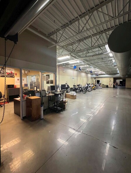 More Photos Of 111 Northpines Dr, Kingwood Storefront For Sale