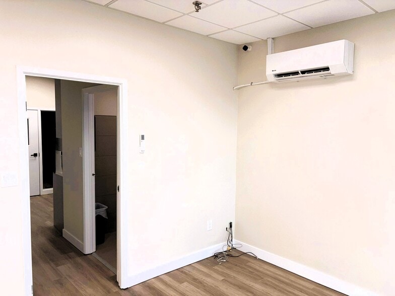 More Photos Of 90 Esna Park Dr, Markham Service For Lease