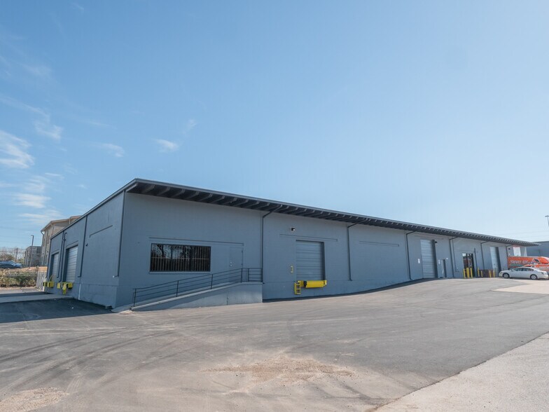 More Photos Of 3907 Warehouse Row, Austin Unknown For Lease