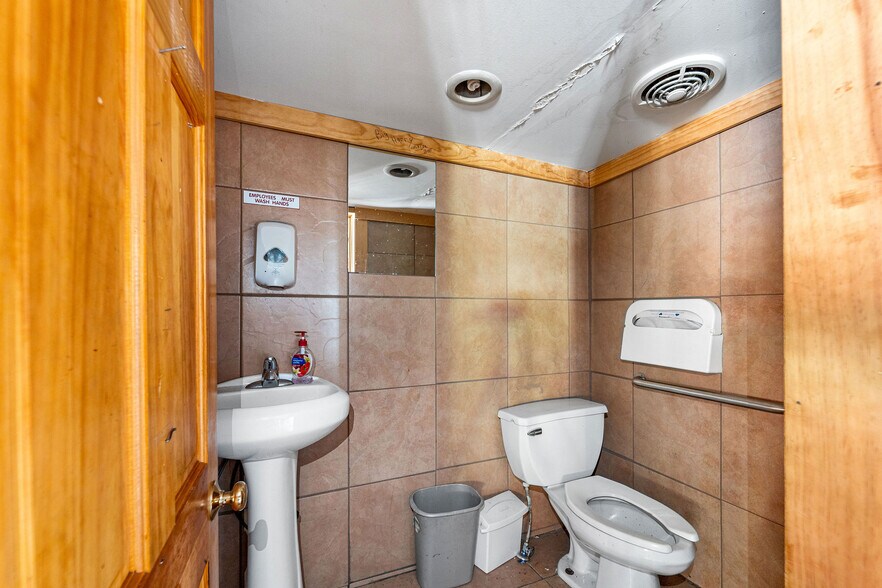 More Photos Of 221 White Horse Pike, Chesilhurst Bar For Sale