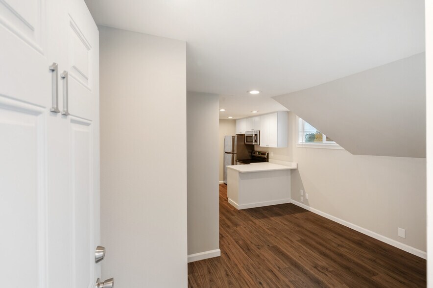 More Photos Of 12437 Tukwila International Blvd, Tukwila Apartments For Sale