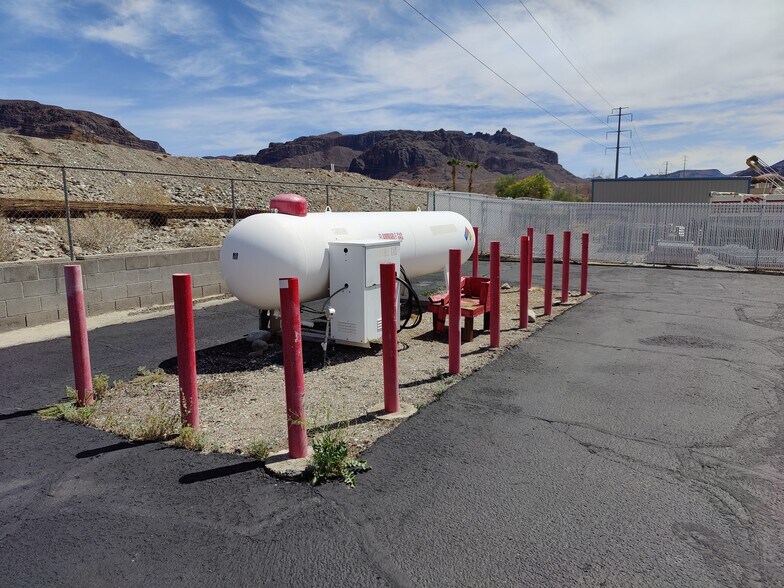 More Photos Of 3303 N Highway 95, Parker Service Station For Sale