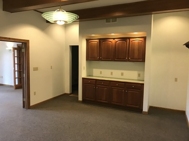 More Photos Of 2970 Corporate Ct, Orefield Medical For Lease