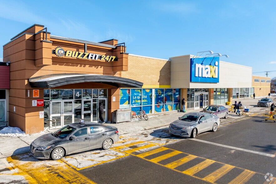 More Photos Of 2101 Av Dollard, Montréal Freestanding For Lease