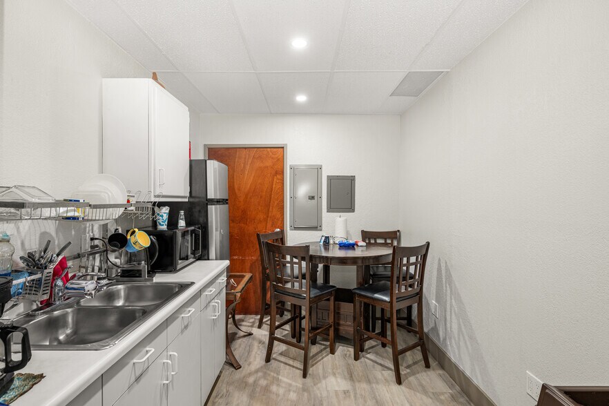More Photos Of 2107 N Broadway, Santa Ana Loft Creative Space For Sale