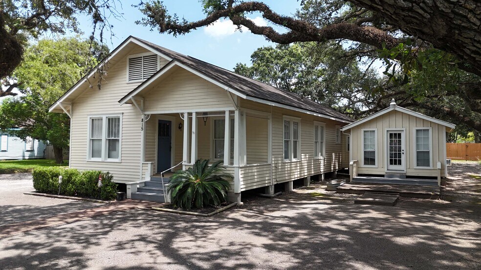 Primary Photo Of 815 E Main St, League City Office For Sale