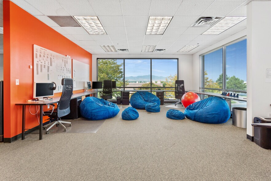 More Photos Of 8911 S Sandy Pky, Sandy Unknown For Lease