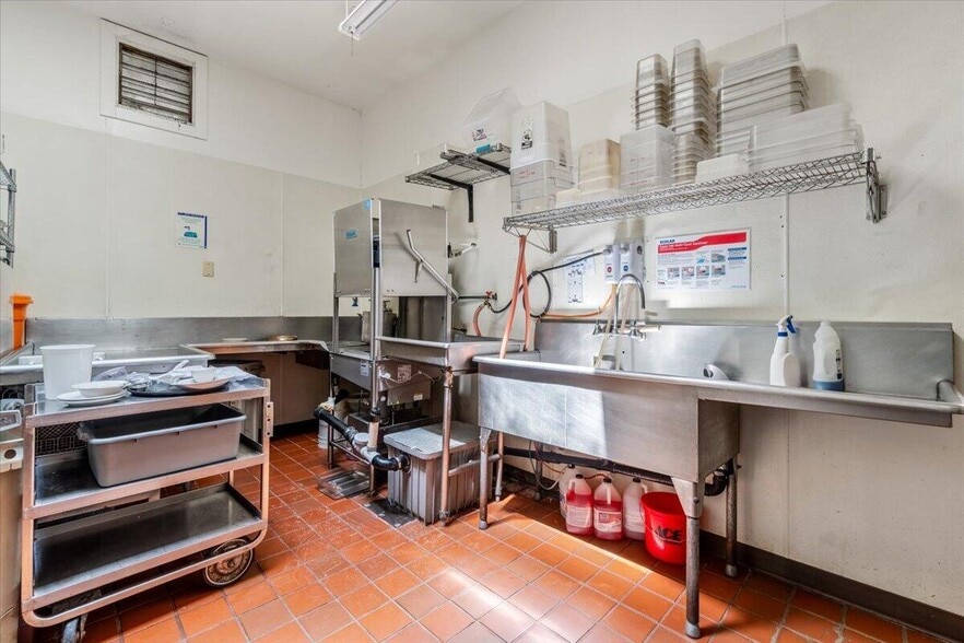 More Photos Of 315 Main St, Ferndale Hotel For Sale