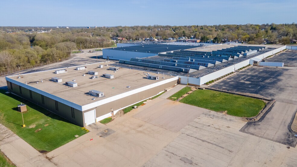 More Photos Of 4000 Auburn St, Rockford Distribution For Lease