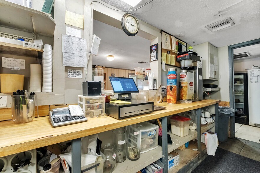More Photos Of 892 Woodville Hwy, Crawfordville Restaurant For Sale