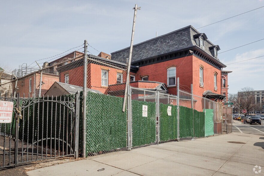 More Photos Of 521-523 Washington St, Newark Apartments For Sale