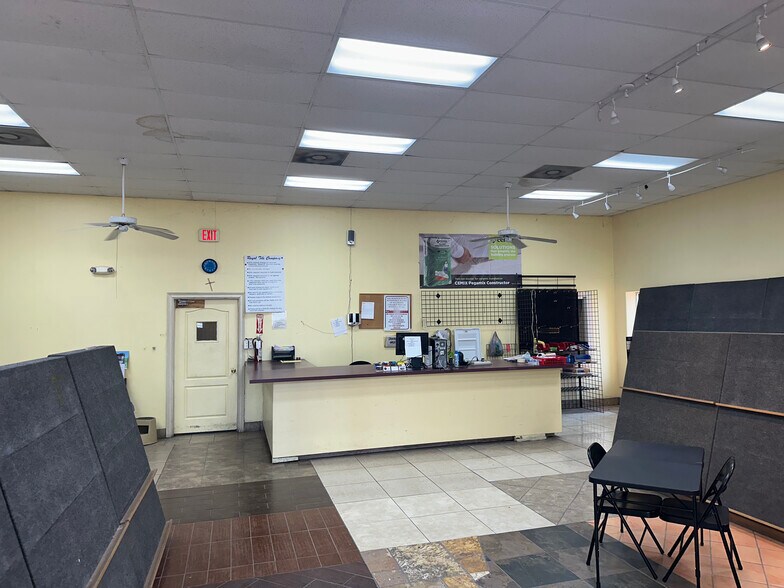 More Photos Of 3911 W University Dr, Edinburg Showroom For Lease