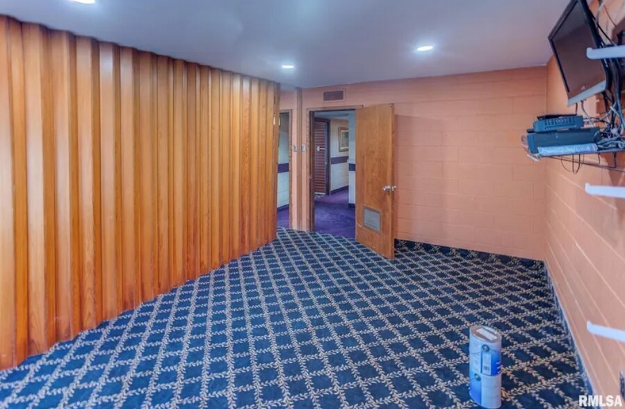 More Photos Of 104 N Pine St, Centralia Religious Facility For Sale
