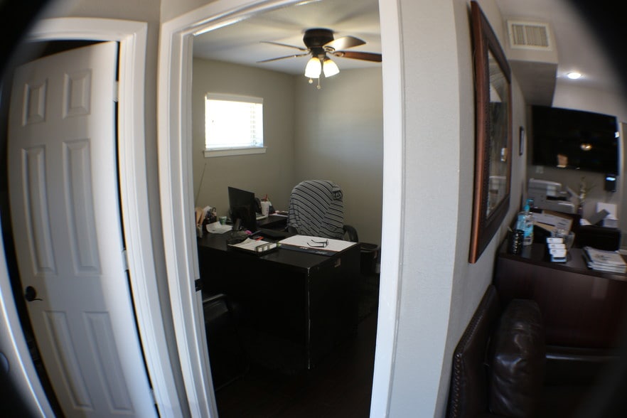 More Photos Of 618 S Belt Line Rd, Irving Office For Lease