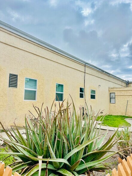 Primary Photo Of 202 6th St, Ramona Freestanding For Sale