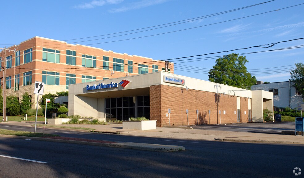 Primary Photo Of 467 N Washington St, Falls Church Bank For Lease