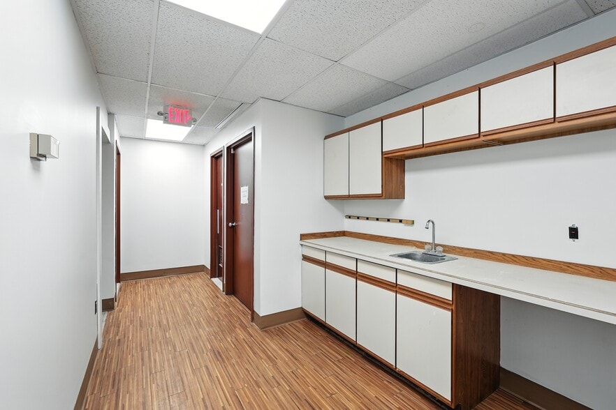 More Photos Of 117 Park Ave, West Springfield Office For Sale