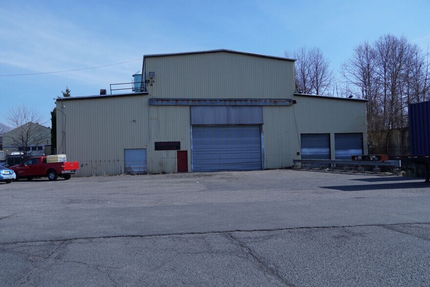 More Photos Of 665 N Avenue Ext, Dunellen Manufacturing For Lease