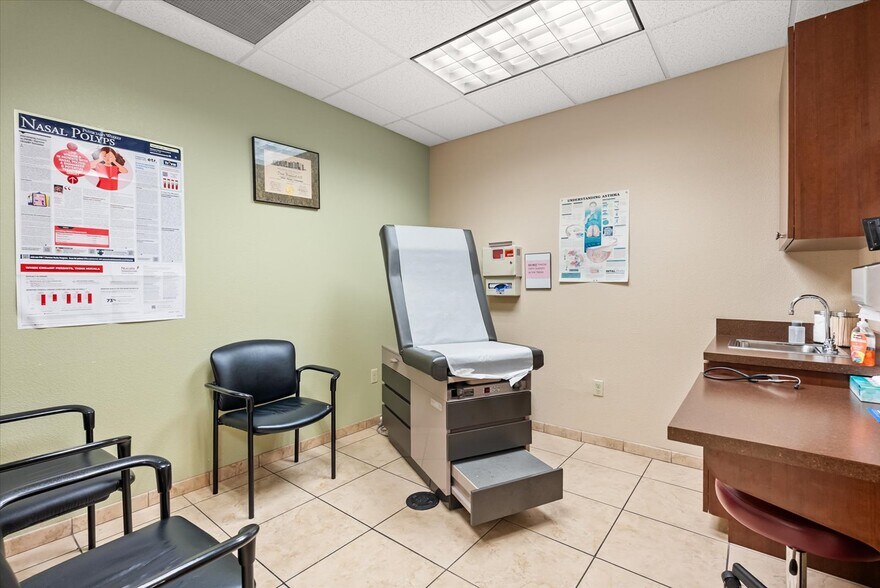 More Photos Of 1507 S Hiawassee Rd, Orlando Medical For Sale