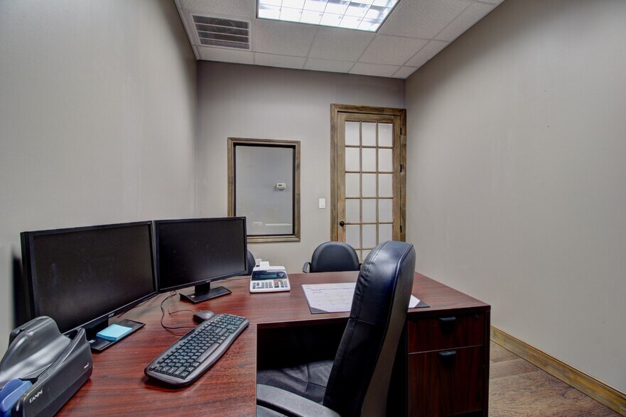 More Photos Of 923 N Loop 1604 E, San Antonio Unknown For Lease