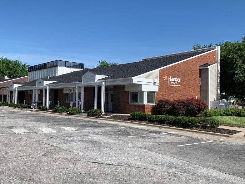Primary Photo Of 7820-7836 Wakeley Plz, Omaha Medical For Lease