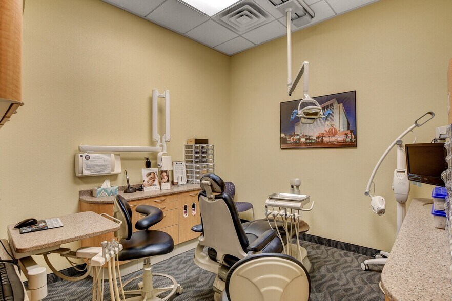More Photos Of 8867 W Flamingo Rd, Las Vegas Office For Sale