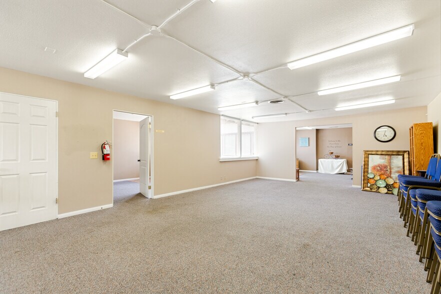 More Photos Of 635 Veile Ave, Beaumont Office For Sale