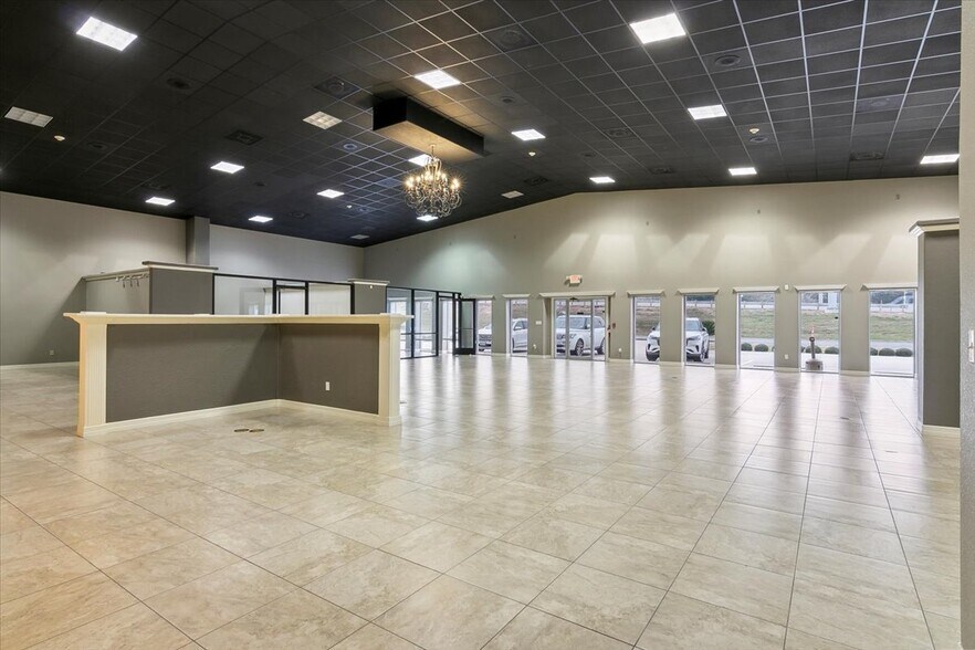 More Photos Of 7920 Eastex Fwy, Beaumont Light Distribution For Sale