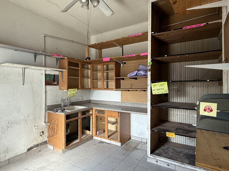 More Photos Of 3700 Guadalupe St, Austin Flex For Sale