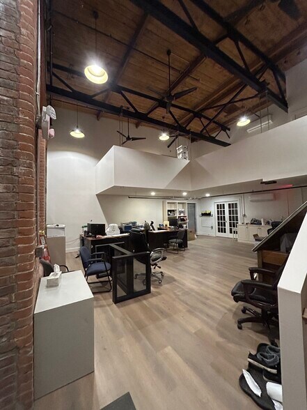 More Photos Of 70 Moshassuck Rd, Lincoln Manufacturing For Lease