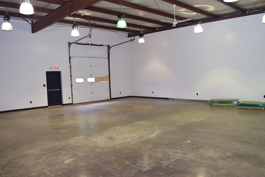 More Photos Of 2013 General Potter Hwy, Centre Hall Showroom For Sale