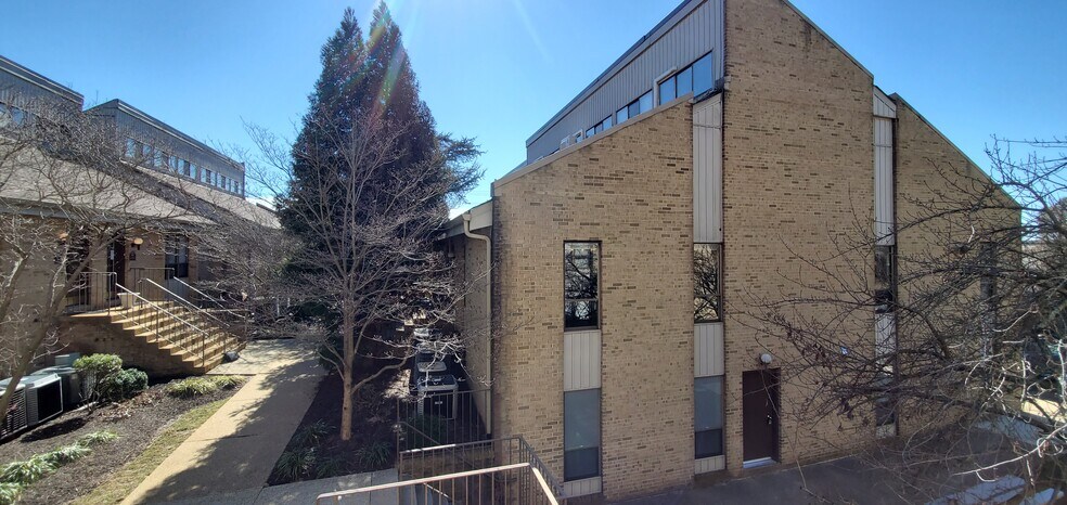 More Photos Of 8565-8567 Sudley Rd, Manassas Office For Sale