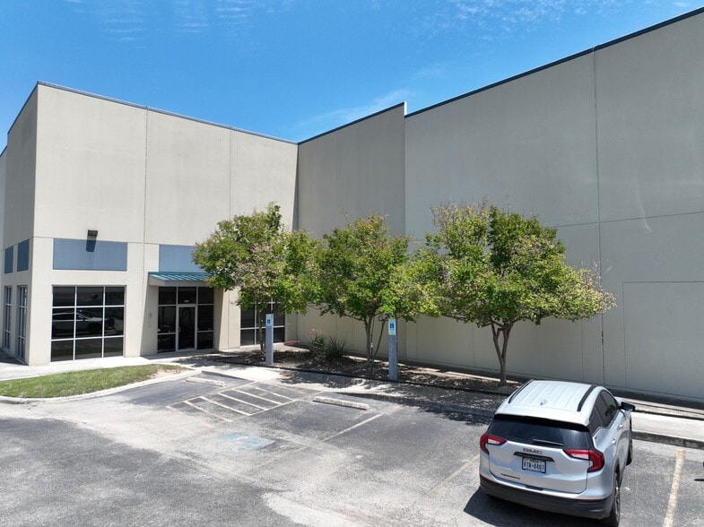 More Photos Of 5850 Corridor Pky, Schertz Warehouse For Lease