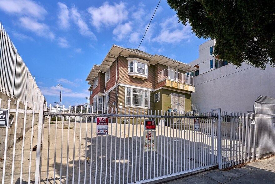 More Photos Of 830 S Hoover St, Los Angeles Storefront Retail Office For Sale