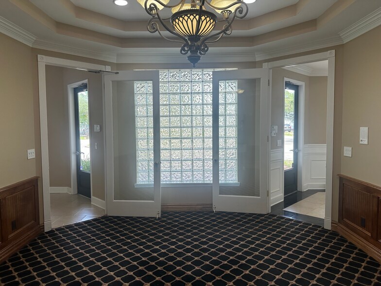 More Photos Of 9600 Sunbeam Ctr, Jacksonville Office For Sale