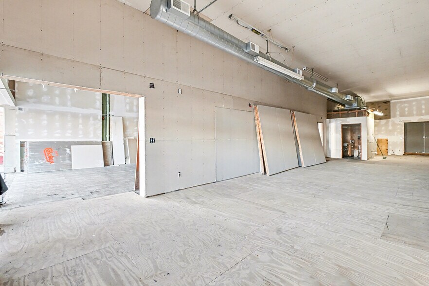 More Photos Of 422 E Coolbaugh St, Red Oak Storefront Retail Office For Sale