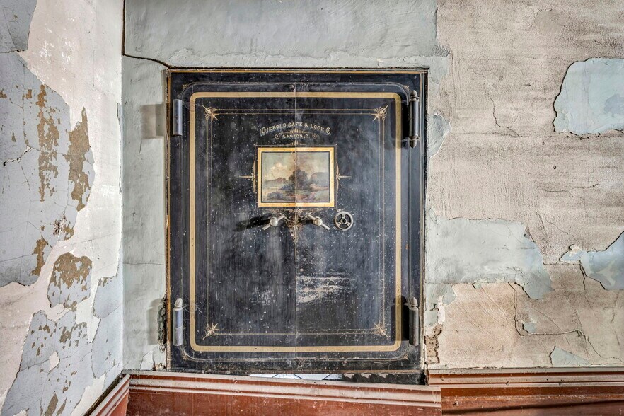 More Photos Of 112-130 Erie St S, Massillon Office For Sale