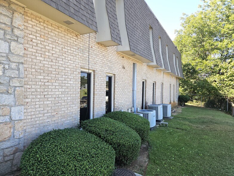 More Photos Of 2616 Old Wesley Chapel Rd, Decatur Office For Sale