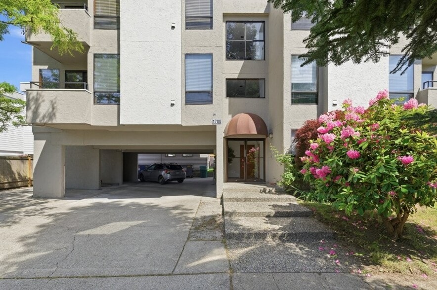 More Photos Of 1700 64th St NW, Seattle Apartments For Sale